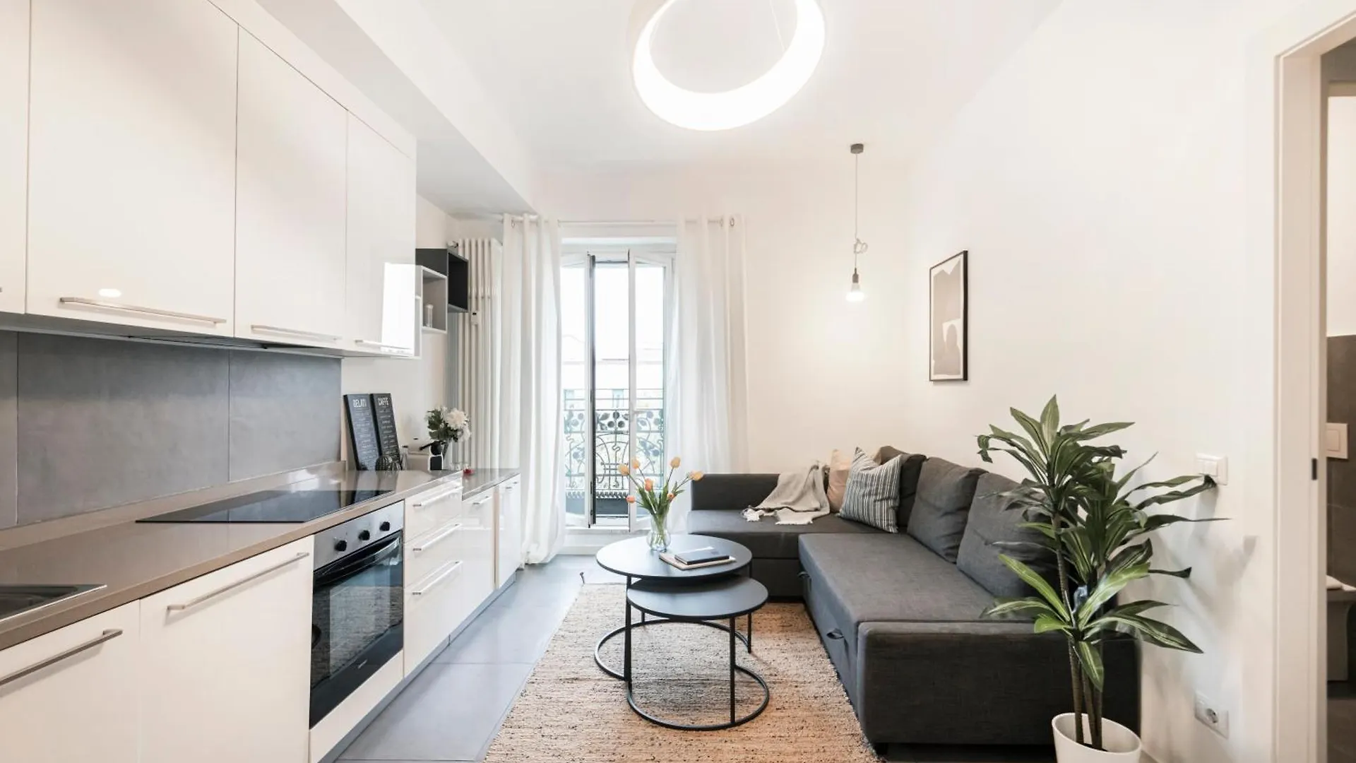 Beautiful Flat Fully Furnished In P.Ta Romana Mediolan 0*,  Włochy