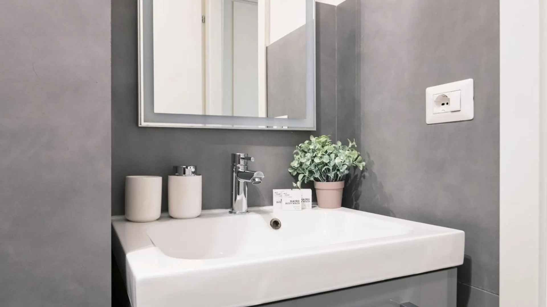 Apartment Beautiful Flat Fully Furnished In P.Ta Romana Milan